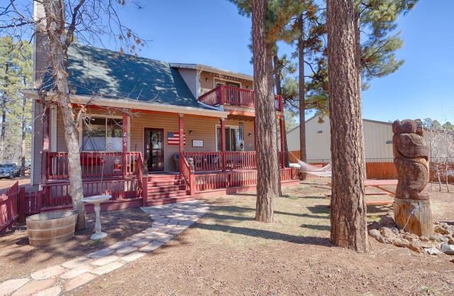 Beautiful, upgraded home in the heart of Pinetop, Woodland Lake area