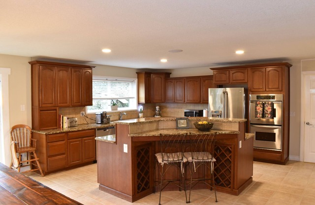 Beautiful Upstairs with Decks in Heart of Premiere Oregon Wine Country