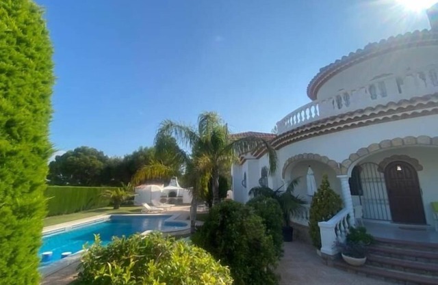 Beautiful villa with private pool in Miami platja !