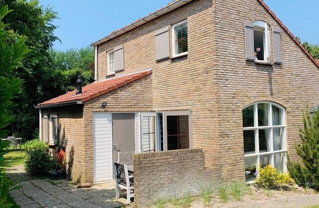 Beautiful vacation home right next to the dunes and nature reserve in Burgh-Haamstede