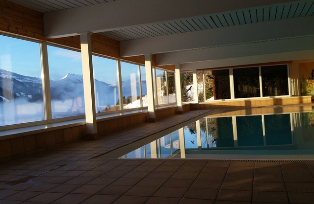 Beautiful vacation apartment with 2 bathrooms, swimming pool, sauna, large terrace, garden. Flat screen TV