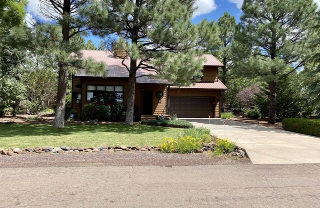 Beautiful vacation home, adjacent to Pinetop/Lakeside area