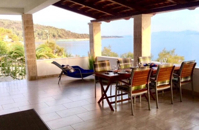 Beautiful vacation home in the 1st row directly by the seaVilla Viktoria