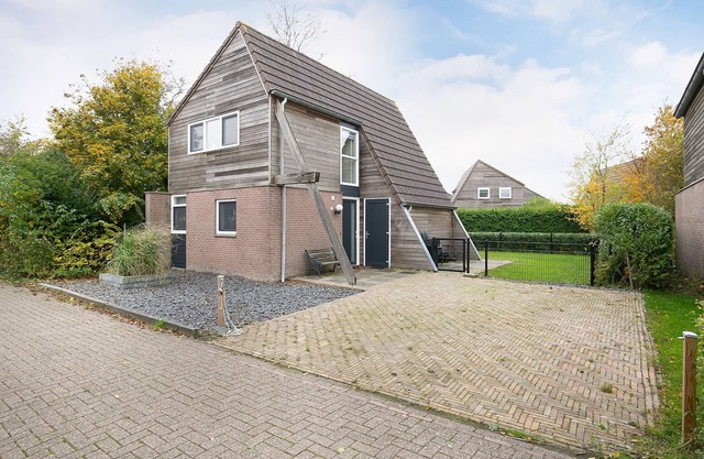 Beautiful vacation home on watery recreation park Yn'e Lijte Grou