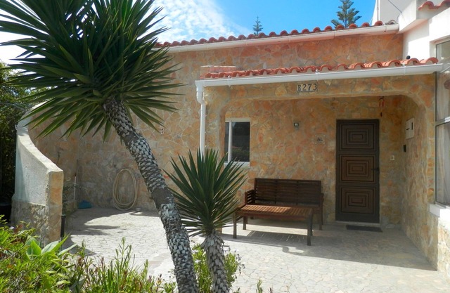 Beautiful vacation home Sossego with large private garden near the surf spot Arrifana.