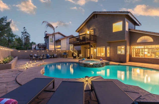 Beautiful Val Vista Lakes Stunning Oasis, Amazing Pool + Spa, + 6 Beds