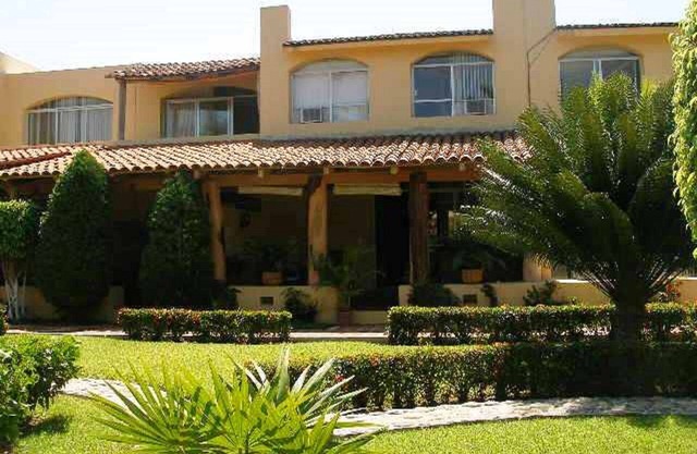 Beautiful villa with excellent location in complex with 2 pools