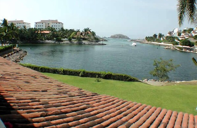 Beautiful view, Luxury Condo, wonderful weather all year.