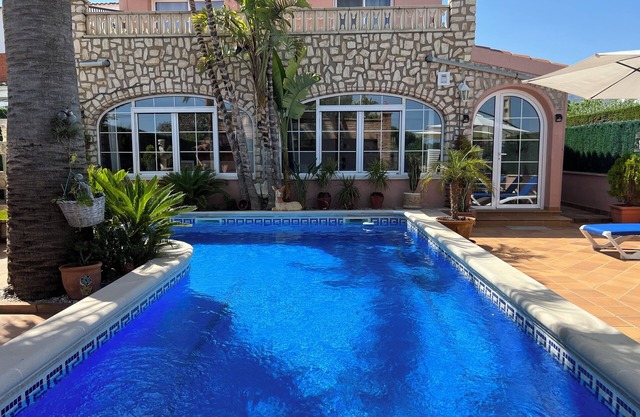 BEAUTIFUL VILLA WITH PRIVATE POOL