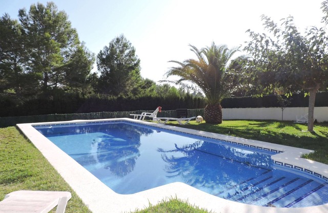 BEAUTIFUL VILLA WITH GARDEN AND POOL IN TRUE JORDI DE ALFAMA. CLOSE TO THE BEACH