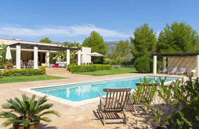 Beautiful villa, spacious and bright, between sea and mountains