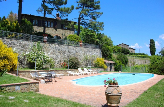 Beautiful villa with a splendid panoramic view over vineyards and olive groves. Ideal for visiting T