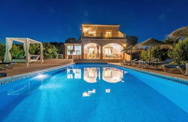 Beautiful Villa Botin, 9 Pers, Heated pool, Wifi, BBQ,Petfriendly, magnific view