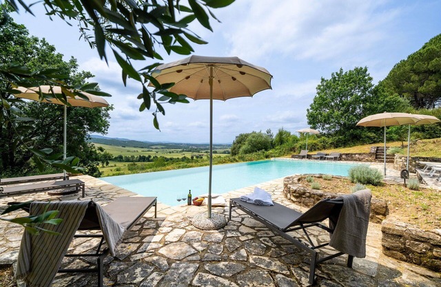 Beautiful villa for 10 guests with A/C, private pool, WIFI, TV, panoramic view and parking