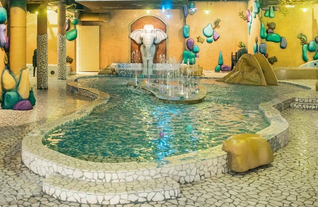 Beautiful villa for 4 guests with pool, WIFI, TV, terrace and parking