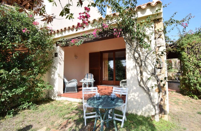 Beautiful villa for 4 guests with A/C, TV and patio