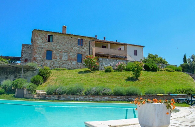 Beautiful villa for 6 people with pool, WIFI, TV and parking
