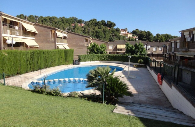 Beautiful villa for 6 guests with internet, pool, TV and patio