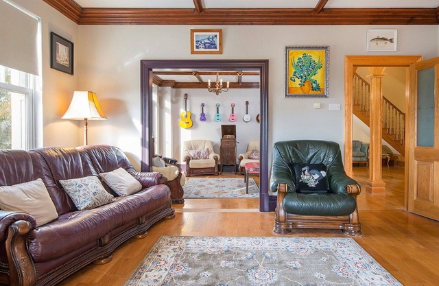 Beautiful villa for 19 guests with private pool, hot tub, WIFI and pets allowed