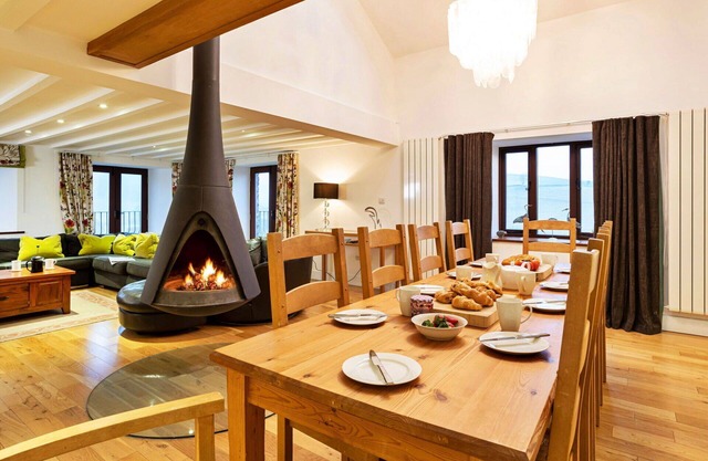 Beautiful villa for 10 guests with WIFI, TV and parking