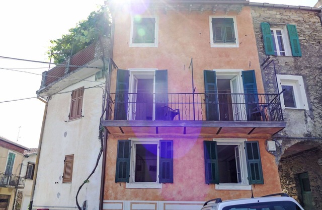 Beautiful villa for 4 guests with WIFI, balcony, pets allowed, panoramic view and parking
