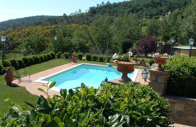 Beautiful villa for 6 guests with WIFI, pool, TV, panoramic view and parking