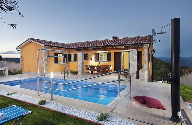 Beautiful villa for up to 8 people with a private pool