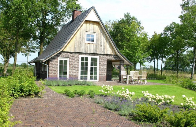 Beautiful Villa in Hellendoorn with Bubble Bath