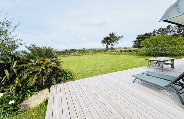 Beautiful villa in Plouhinec overlooking the Bay of Audierne