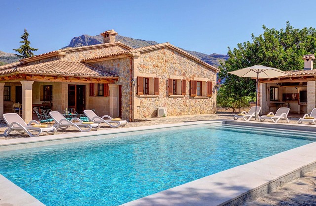 Beautiful villa in the Pollensa countryside with private pool and bbq.