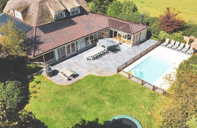 Beautiful villa with heated Pool and jacuzzi