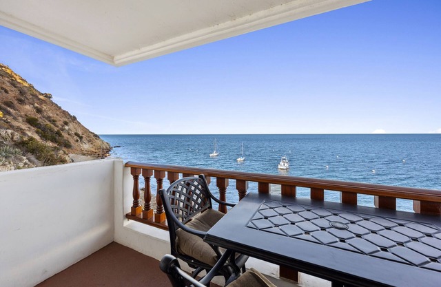 Beautiful Villa, OCEAN VIEWS, NO STEPS, Golf Cart