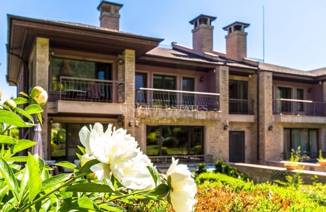 Beautiful Villa Pranamaya Green, amazing view just at the foot of Vitosha moutai