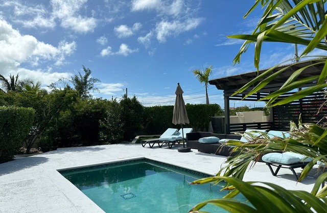 Beautiful villa West with pool- 5 minutes to Gracebay beach