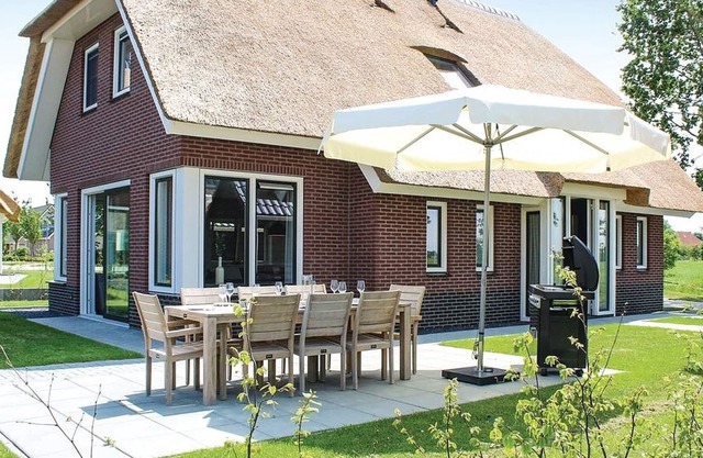 Beautiful villa with sauna, in a holiday park on the water in Friesland