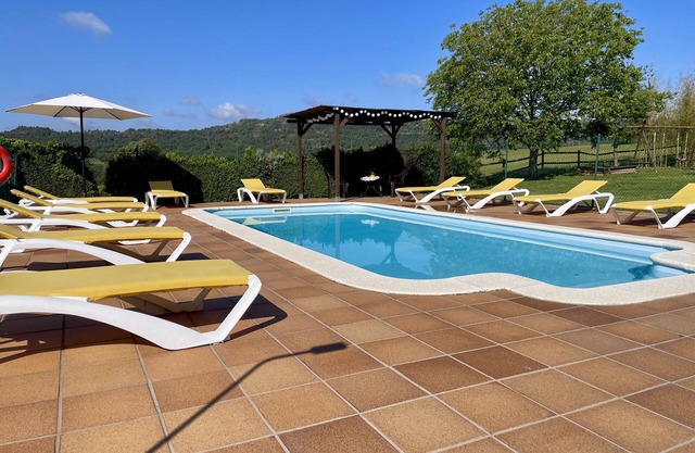 Beautiful villa with 6 bedrooms. Pool, Games Room, Basketball, Playground & more
