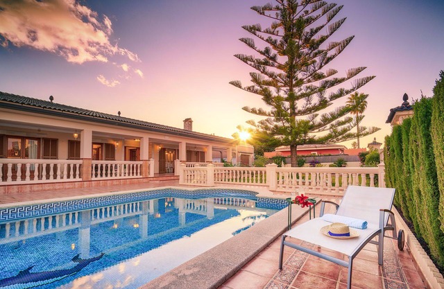 Beautiful villa with private pool excelent for families. Aircond and wifi available - Free Wifi