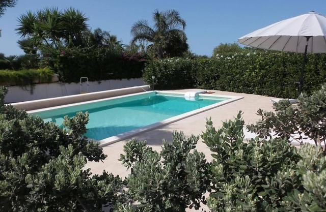 Beautiful villa with garden and private pool a short distance from the sea.