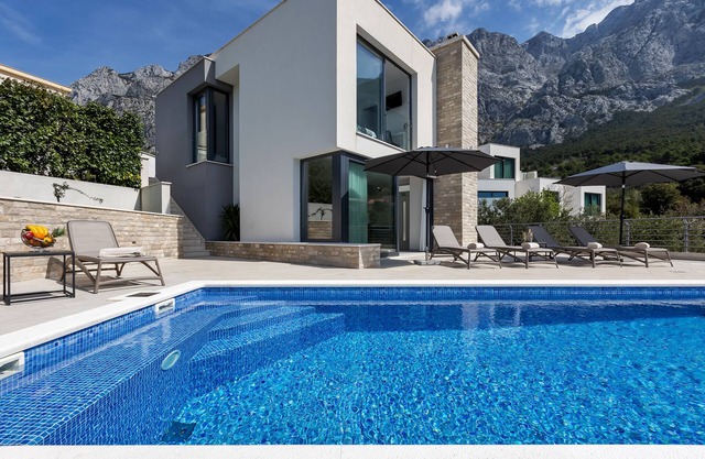 Beautiful Villa with heated pool, terrace with sea view, barbecue, 3 bedrooms