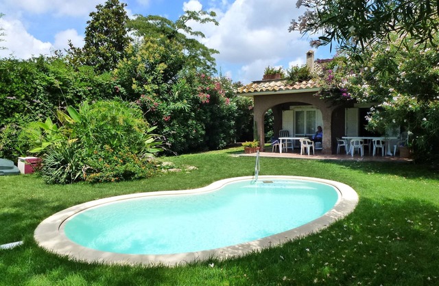 Beautiful villa with private pool, 300 meters from the sea, private parking,