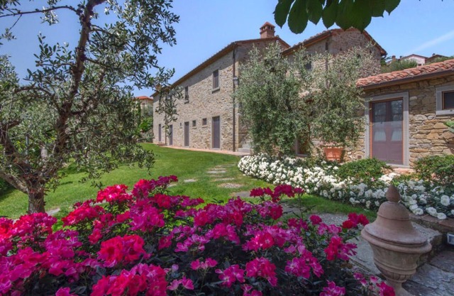 Beautiful villa with pool and garden just 300 meters from the village