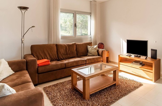 Beautiful villa with pool and views of the Nazare waves