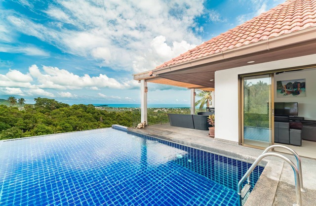Beautiful Villa with Seaview from Every Room. Private infinity Seaview Swim Pool