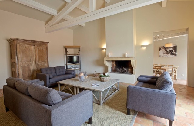 Beautiful village house in Goult