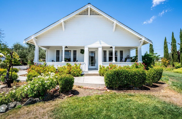 Beautiful Vineyard Farmhouse