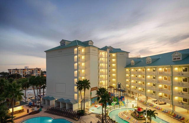 BEAUTIFUL Waterfront TWO Balcony End Unit Beach Condo+4 Free Water Park Passes