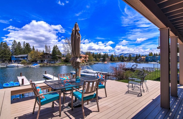 Beautiful Waterfront Home - Waterfront Location