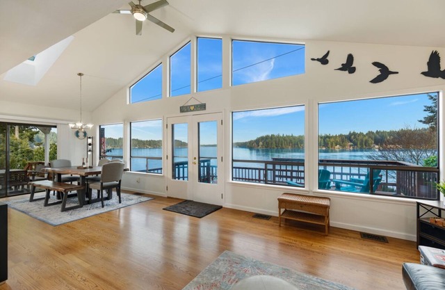 Beautiful Waterfront Getaway