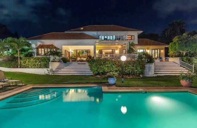 Beautiful, Well-Appointed Villa With Excellent Staff and Magnificent Sea Views