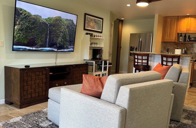 Beautifully Appointed 2-bedroom cottage in Lower Kula with AC, WiFi, & Smart TV